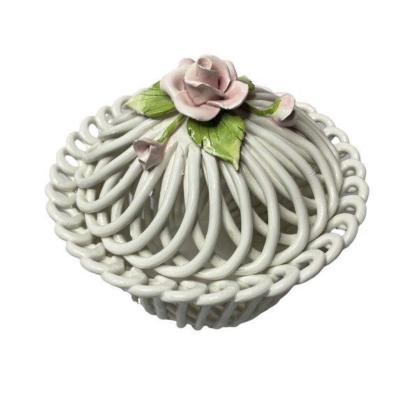 Vintage Capodimonte Woven Lattice Porcelain Basket w Lid Rose Design 6" high - Picture 4 of 9
